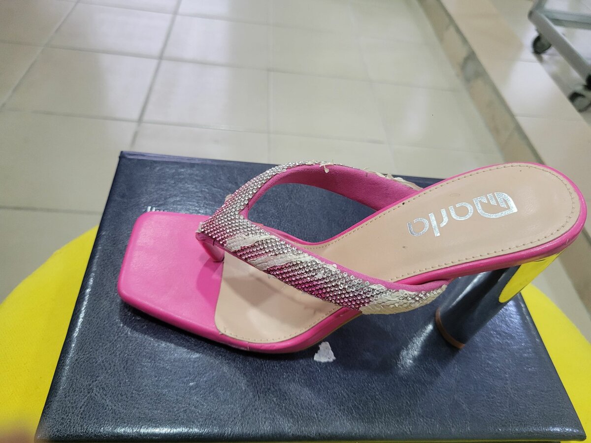 Sandale de marques a talon