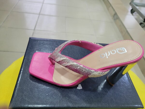 Sandale de marques a talon