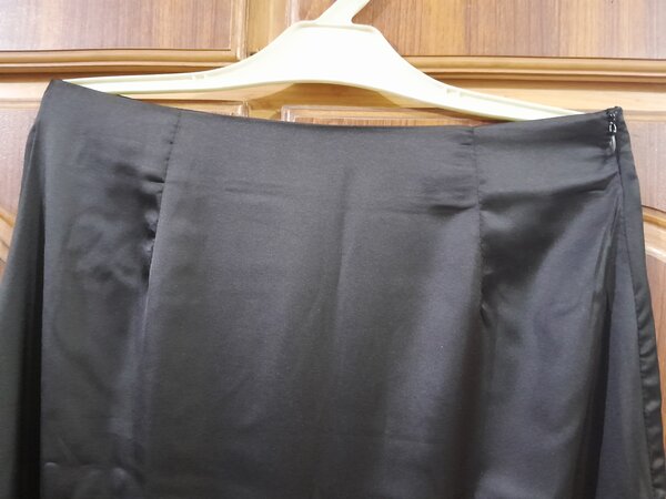 BLACK SILK SKIRT