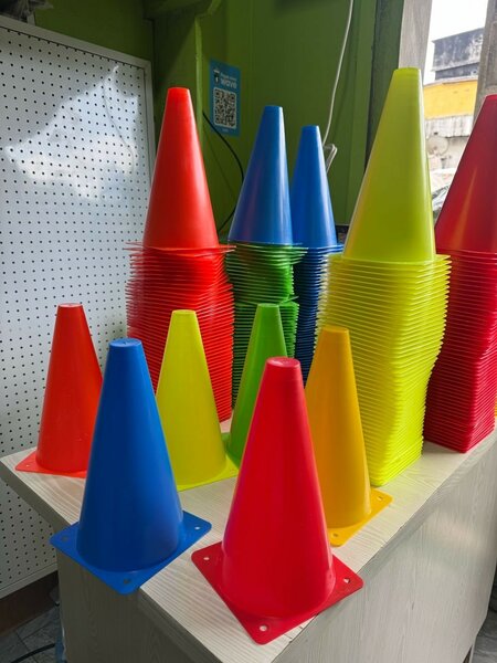 Cônes d'entraînement colorés