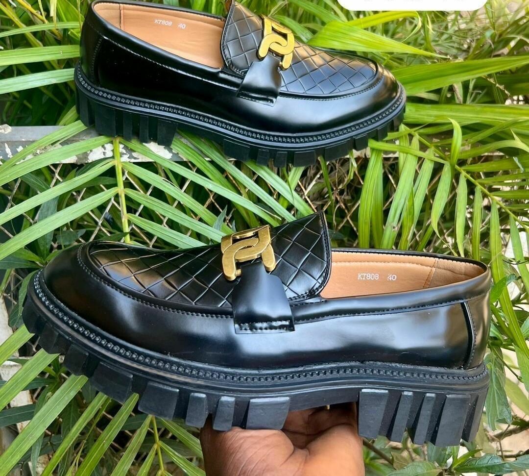 Mocassins en cuir noir élégants