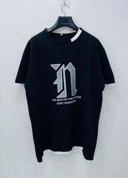 T-shirt noir tendance
