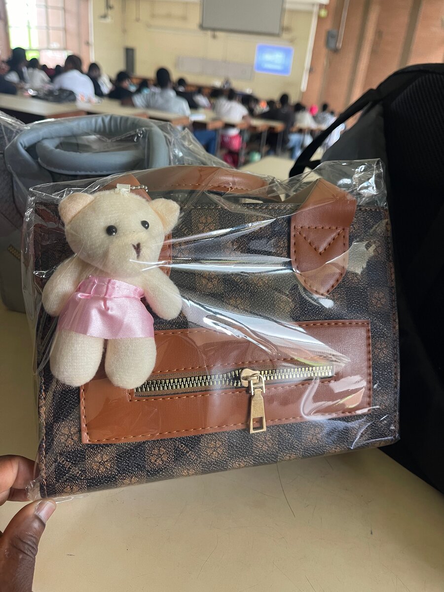 Sac à main avec ourson décoratif