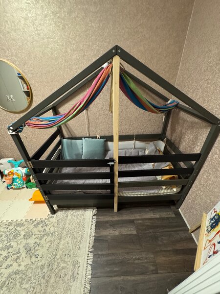 Кровать домик