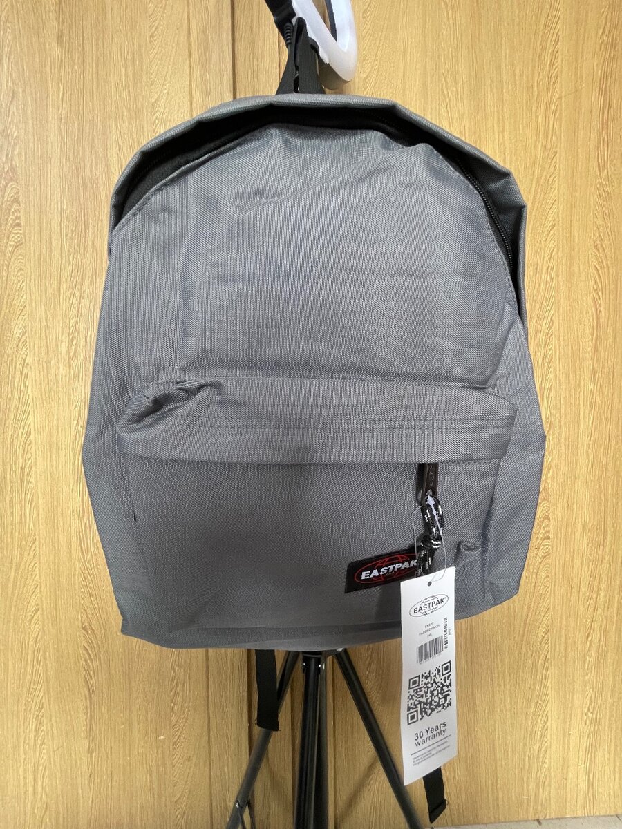Sac à dos Eastpak gris moderne