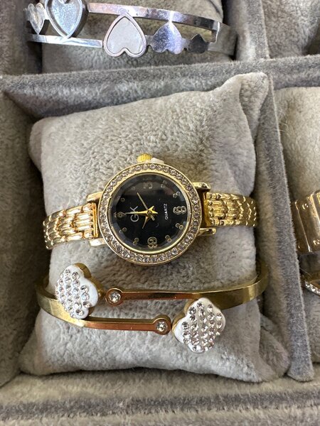 Дубайские часы