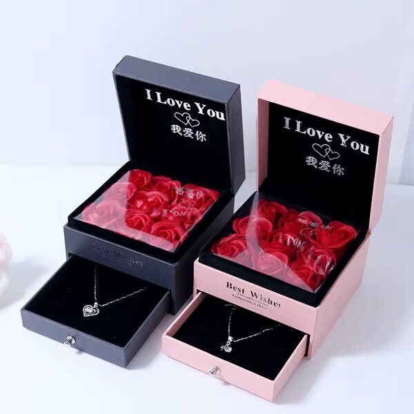 Collier élégant avec fleurs