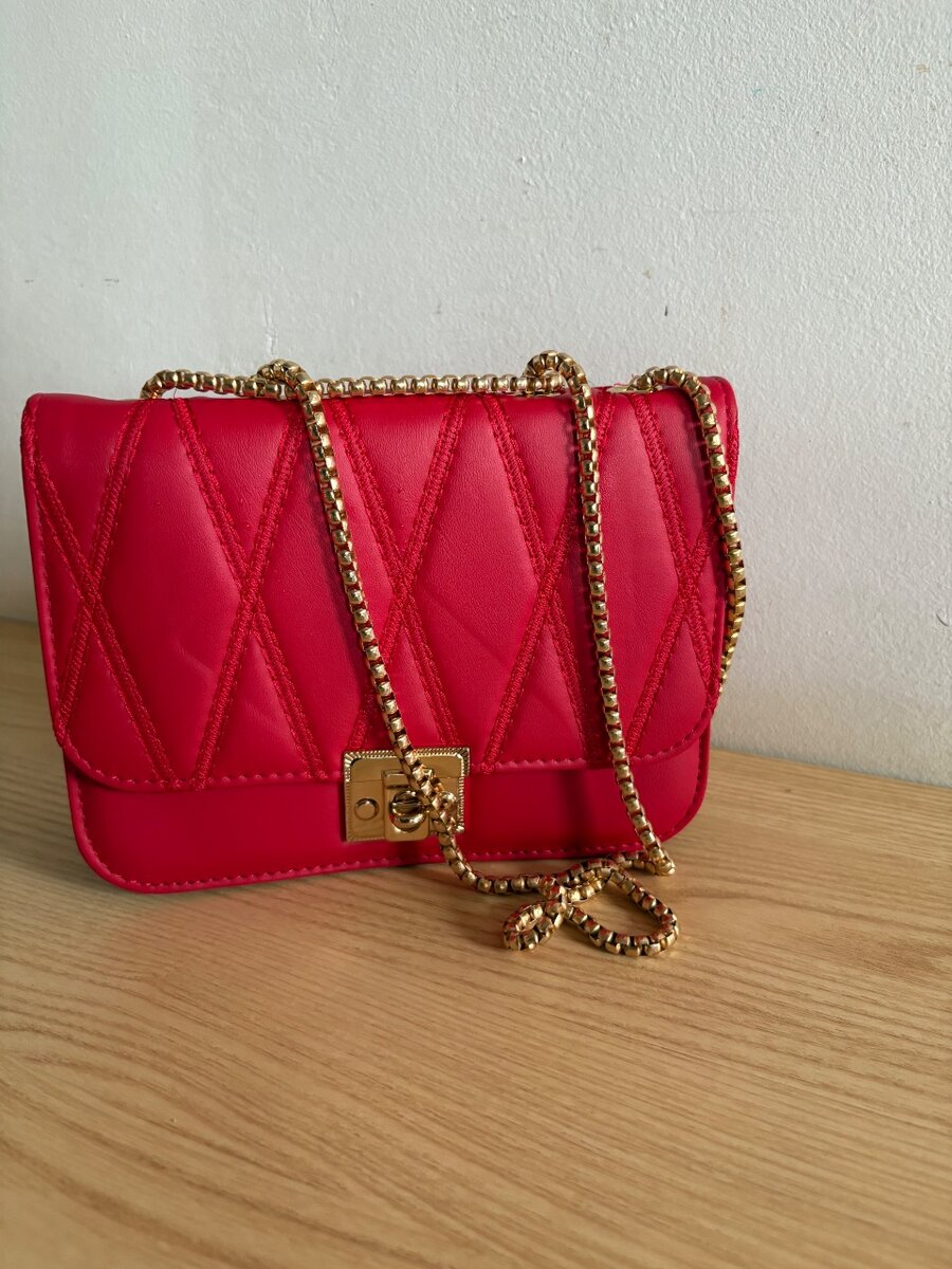 Sac à main en cuir rouge