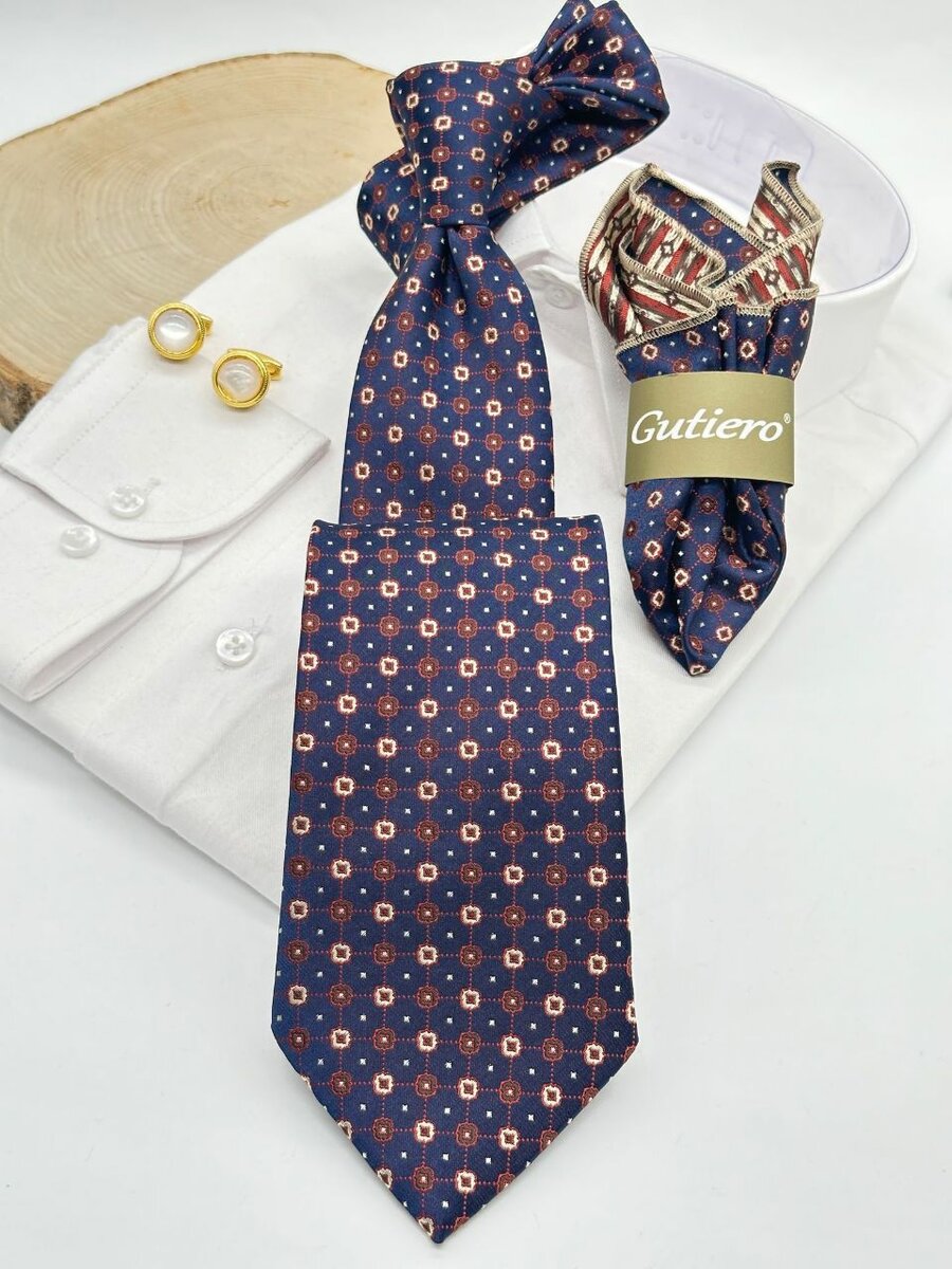 Flying tie with pocket square