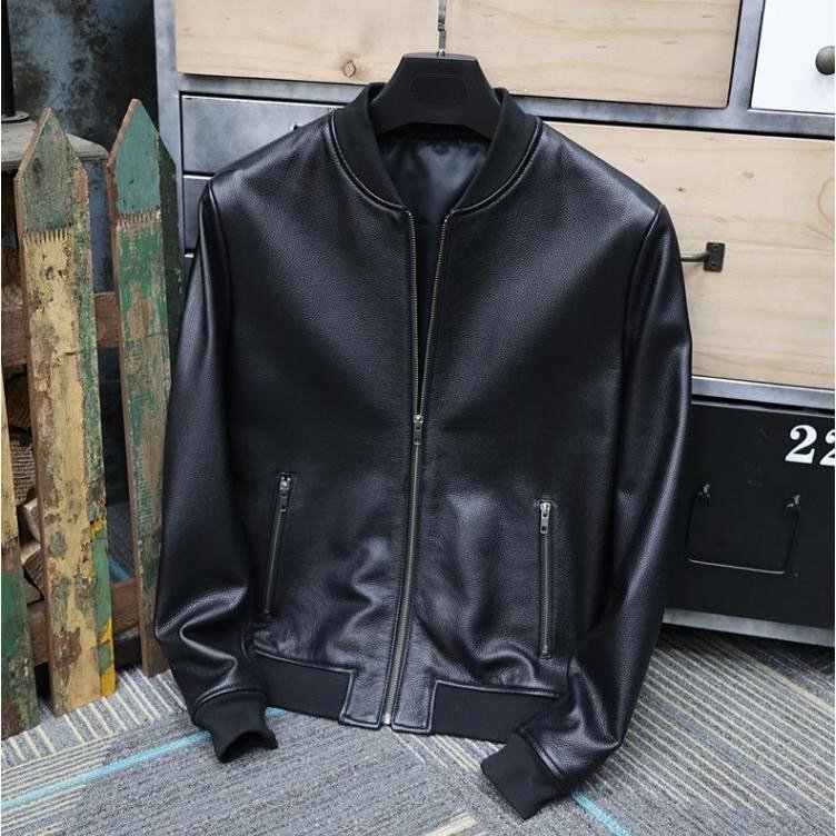 Куртка из экокожи. Качество отличное. Размер не подошел нам.