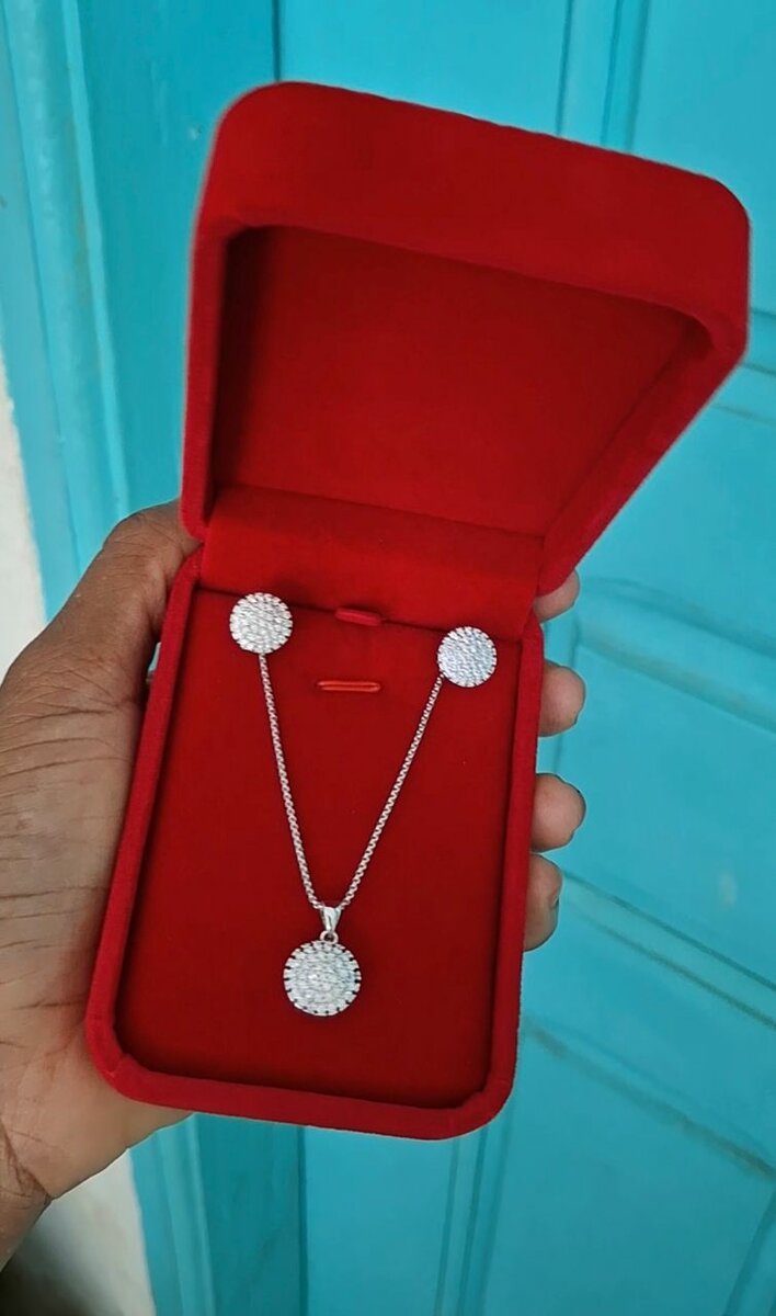 Parure élégante argentée