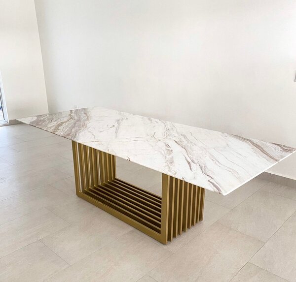 Table en marbre moderne
