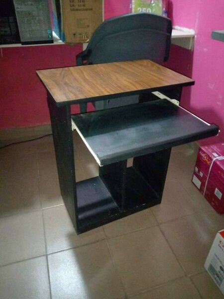 TABLE D'ORDINATEUR BUREAU