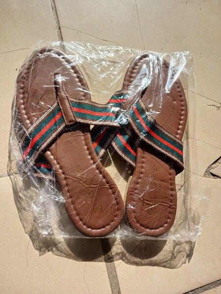 Sandales en cuir tressé