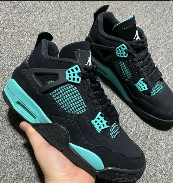 AIR JORDAN 4