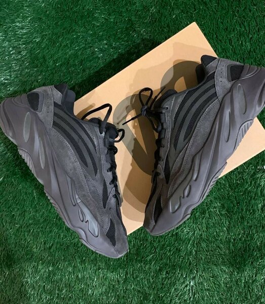 Yeezy boost 700