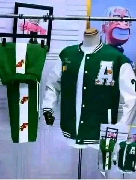 Ensemble sportif style universitaire