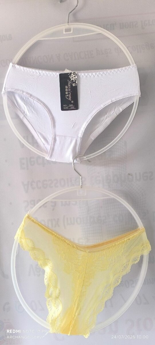 Culottes en dentelle colorée