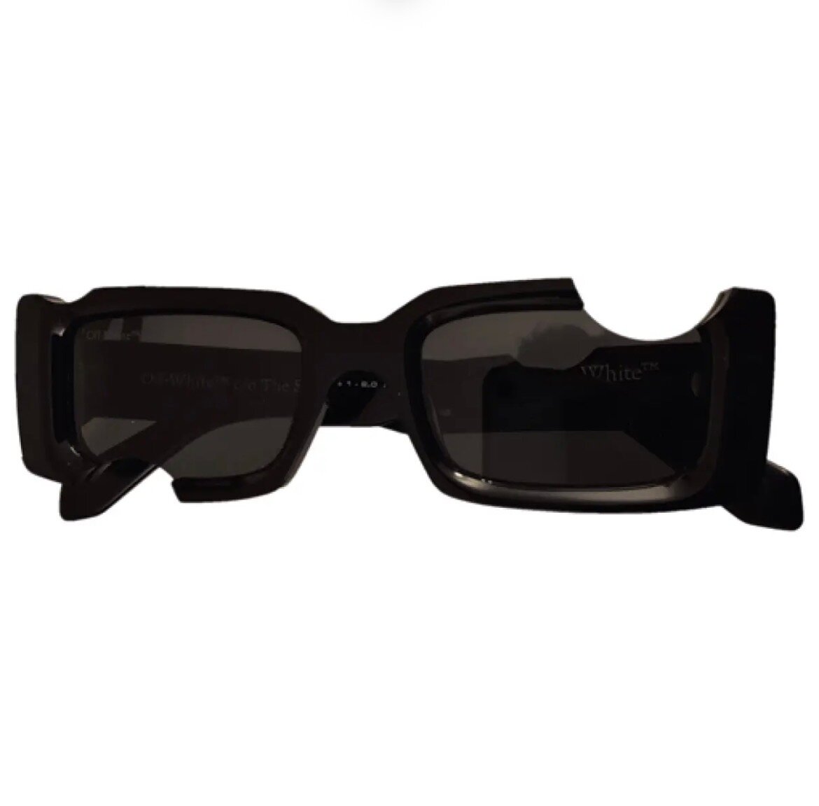 Lunettes de soleil noires style moderne