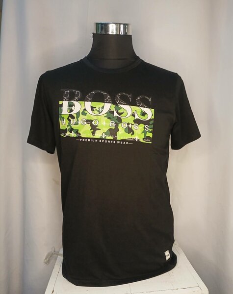 Stylish men's T-shirt with Hugo Boss print