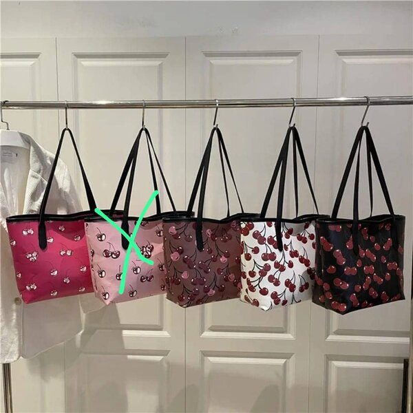 Cabas à motifs de cerises