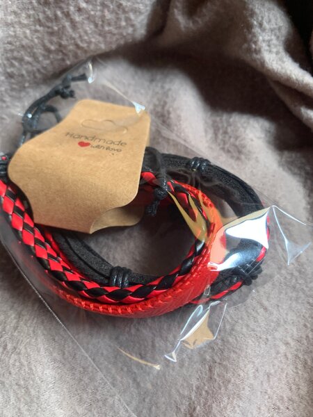 Bracelet tressé rouge et noir