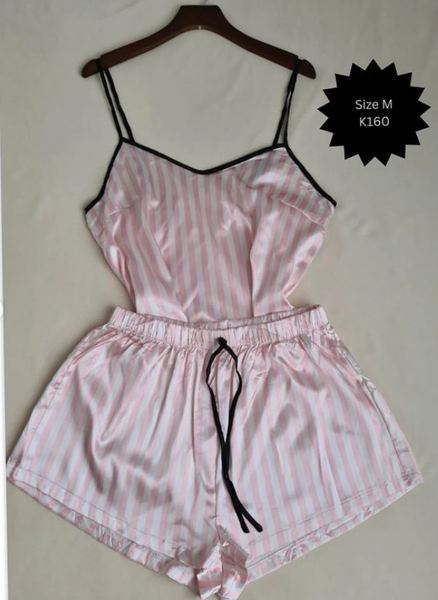 T-shirt and shorts pink