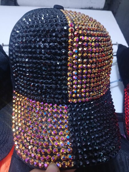 Casquette Strass Éclatante