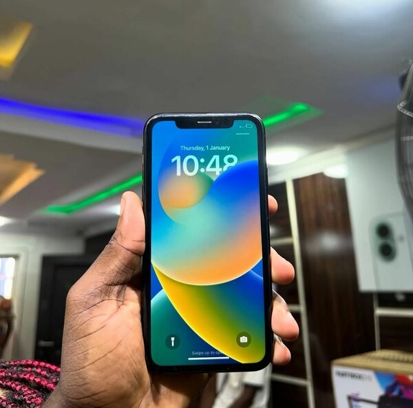 iPhone Xr 64GB BLACK COLOR