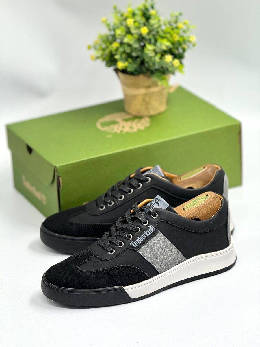 TIMBERLAND BLACK AND GREY