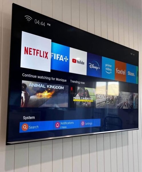 SAMSUNG TV 43 INCHES