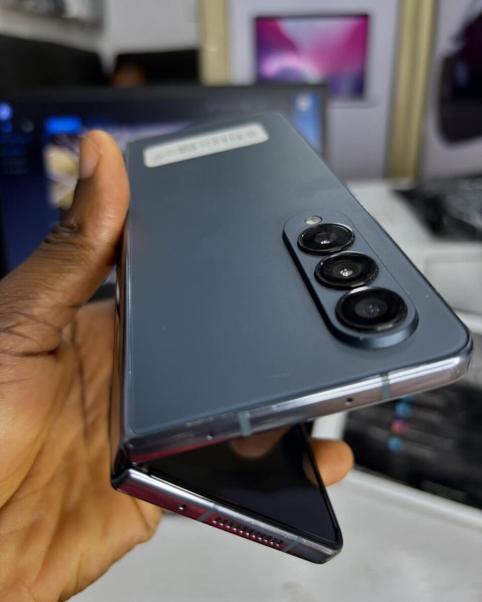 Samsung pliable fold 4, 256GB.