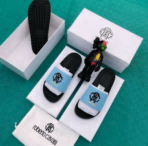 HOUSE SLIPPERS