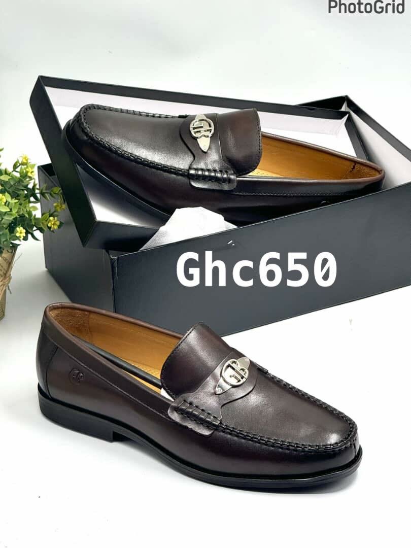 Classical brown shoes 