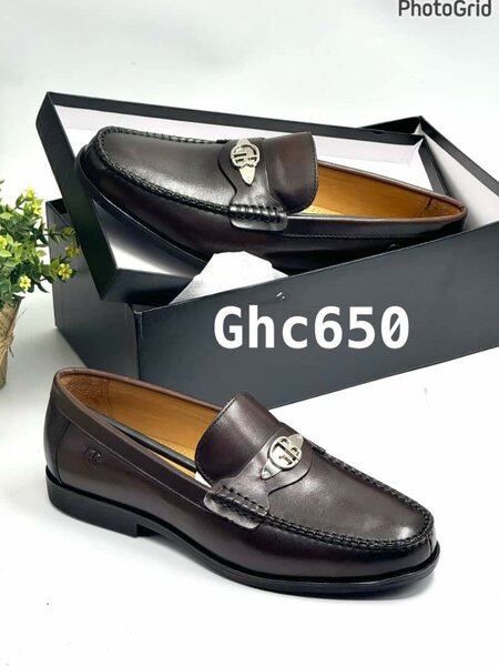 Classical brown shoes 