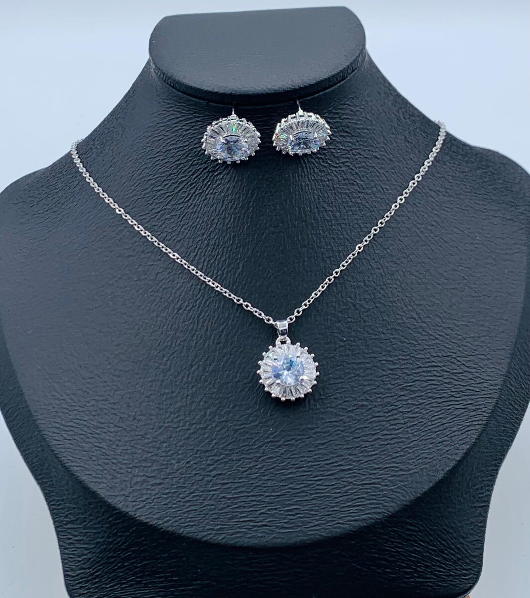 Heart necklace with earrings