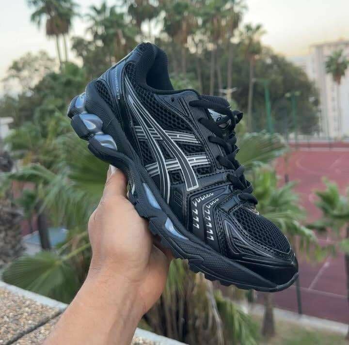Chaussures de course légères Asics