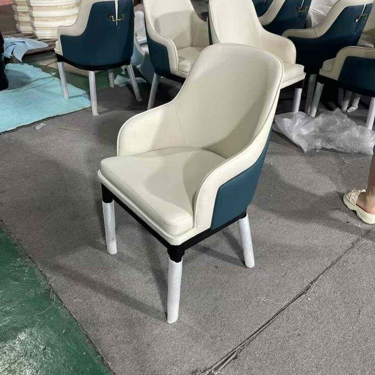 Chaise en cuir luxueux