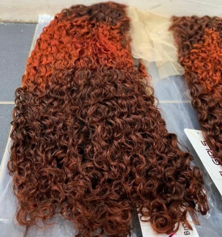 Perruques bouclées en dentelle