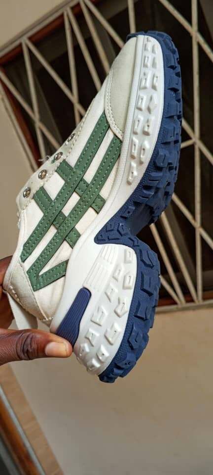 Baskets de sport blanches vertes