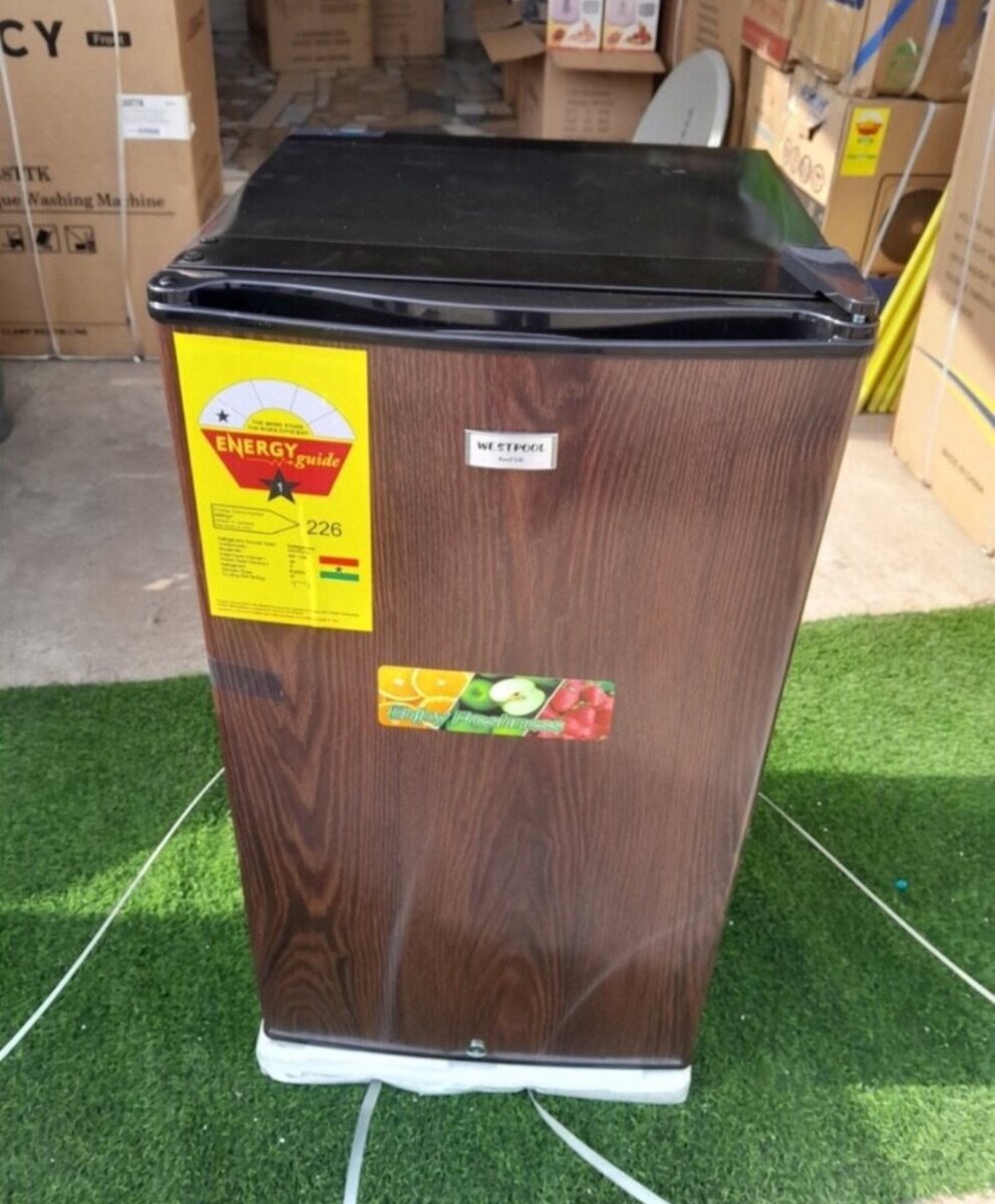 WESTPOOL SINGLE DOOR TABLE TOP FRIDGE