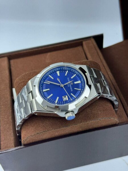 Montre en acier inoxydable élégante