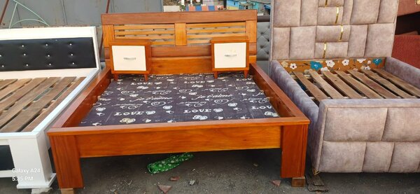 Lit double en bois massif