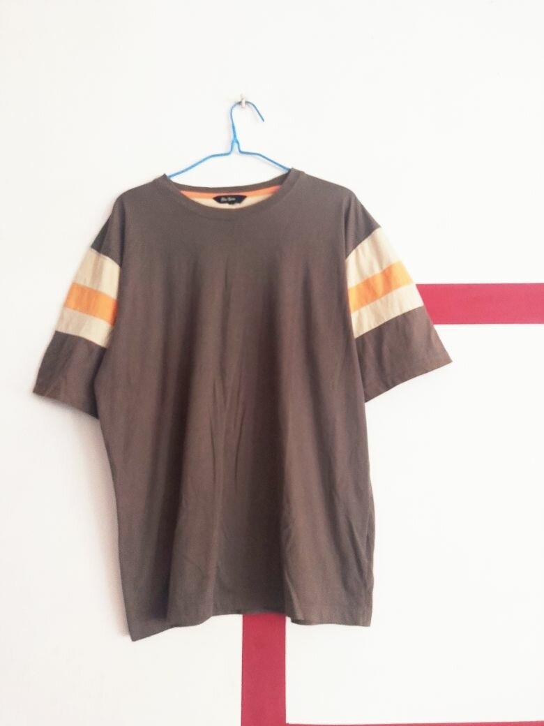 T-shirt marron à rayures