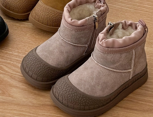 Красивые, практичные угги. Хорошо сидят на ноге, смотрятся аккуратно. 🏷️размеры 27-31