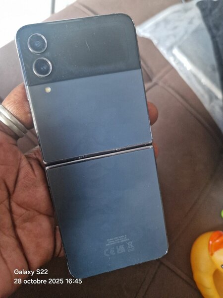 Samsung Galaxy Z Flip4