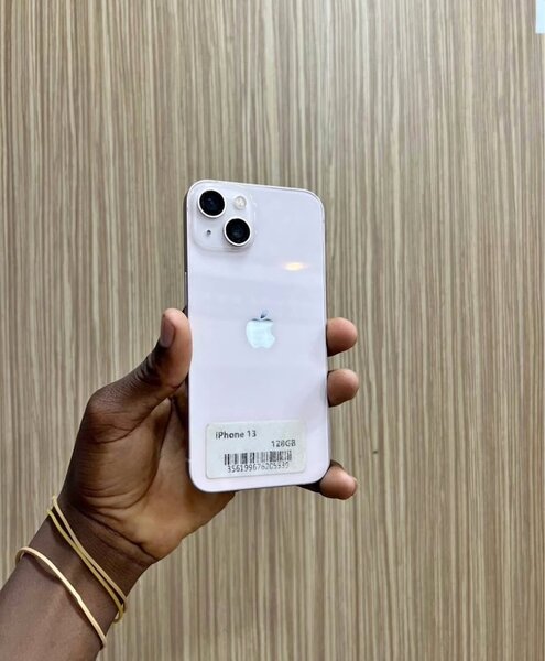 iPhone 13 - 128GB Smartphone