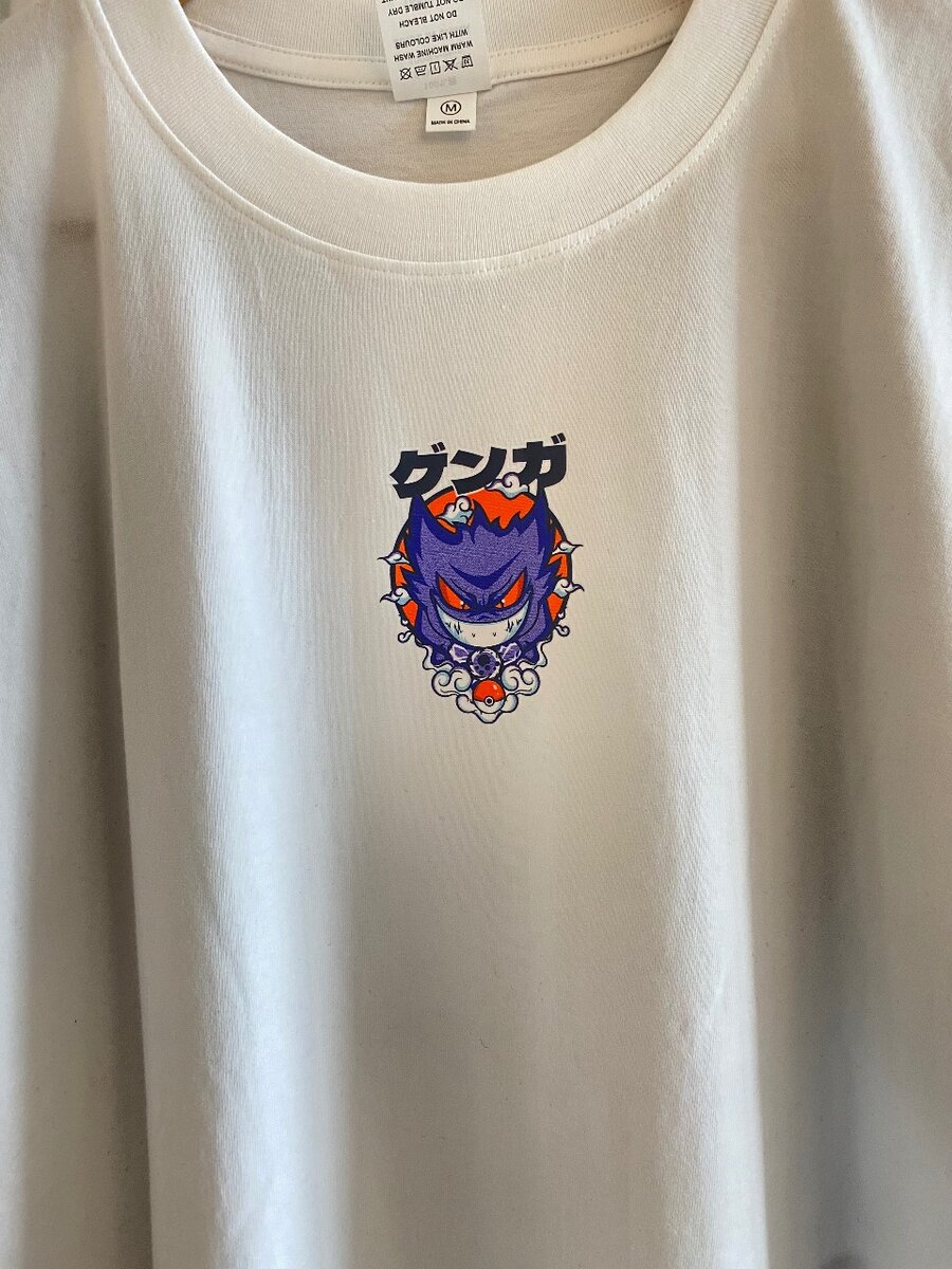 T-shirt blanc avec design animé