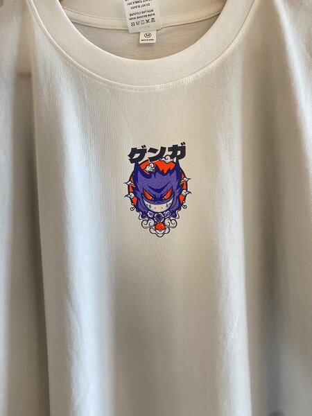 T-shirt blanc avec design animé