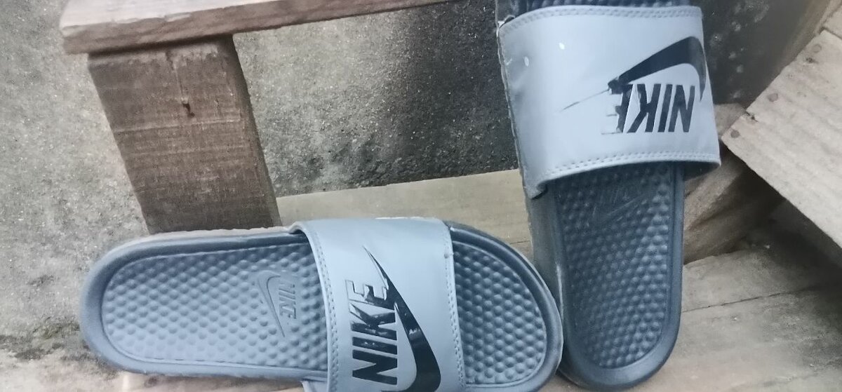 Claquettes confort Nike gris